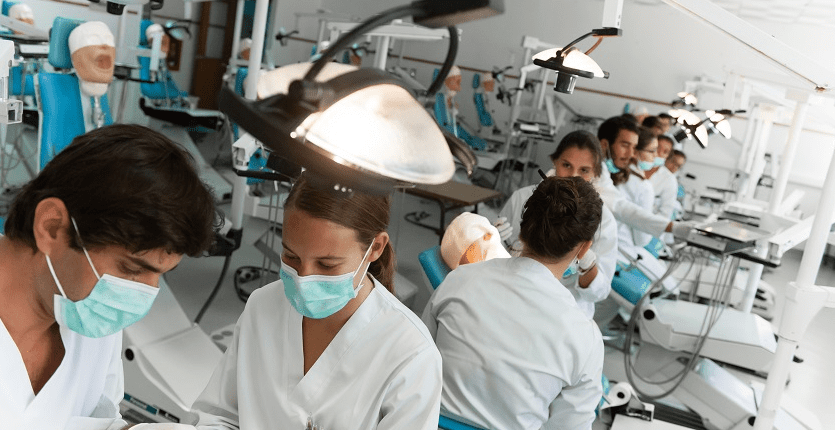 Universidad de Odontología Egas Moniz en Portugal